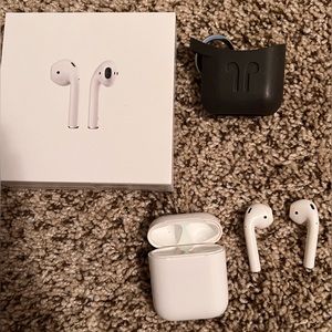 Apple AirPods Generation 1 w/case